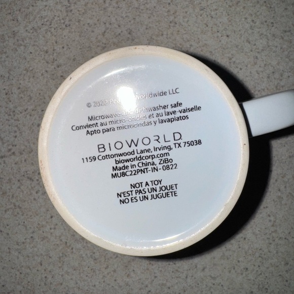 Bioworld Peanuts Comic Mug with Red and White Design - Picture 2 of 5